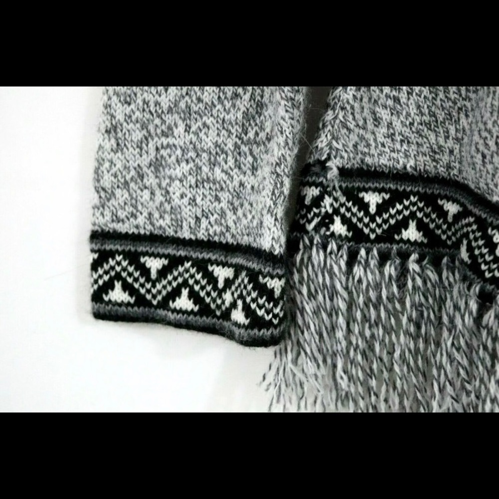 NWOT, Peruvian knitted Sweater GREY BLACK WHITE Tassel  Sz S, New withou… - Picture 3 of 8